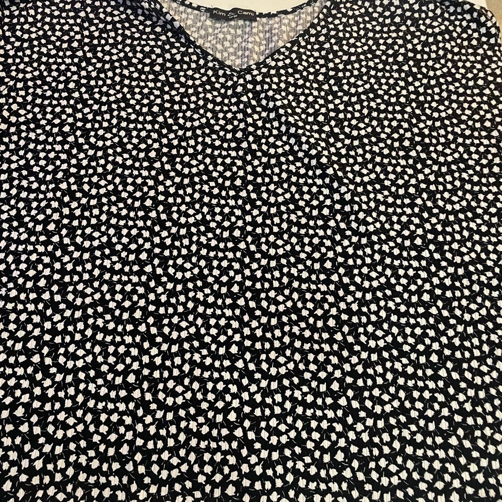 Kim & Cami Black and White Abstract Blouse